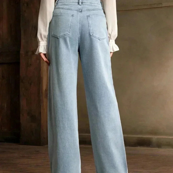 Light Wash Casual Women's Hand-Stitched Rhinestone Jeans - Picture 6 of 8